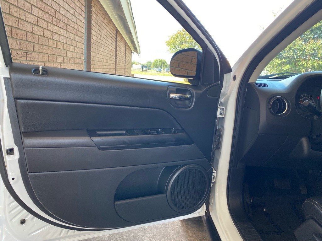 2016 Jeep Compass Image 8