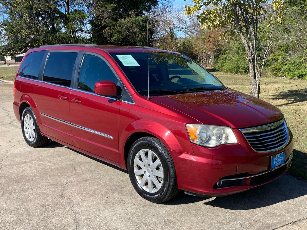 2015 Chrysler Town & Country Image 3