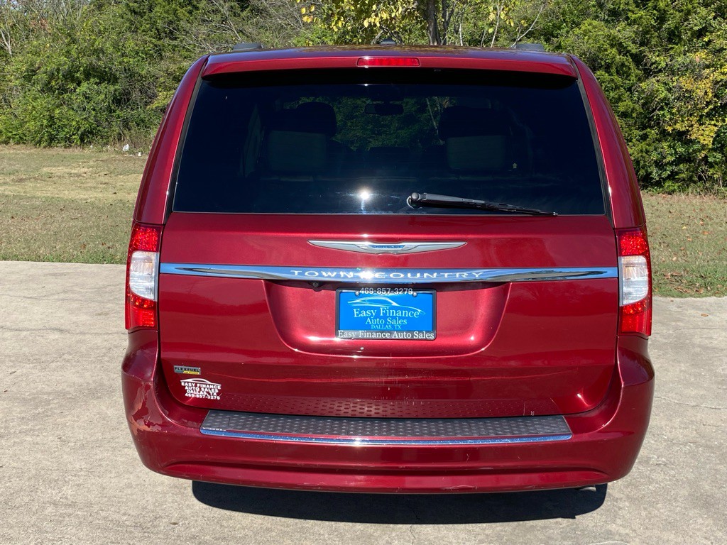 2015 Chrysler Town & Country Image 5