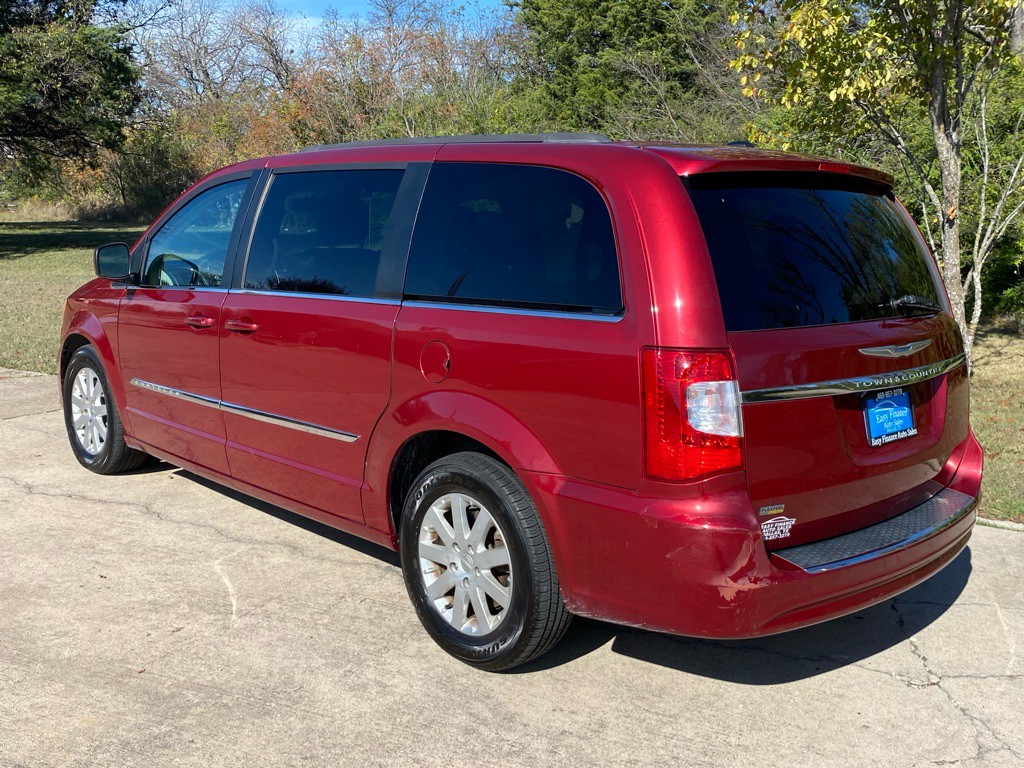 2015 Chrysler Town & Country Image 6