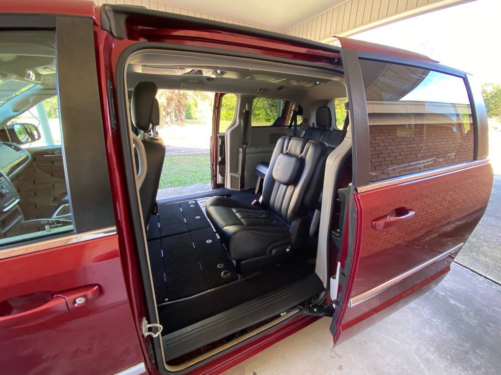 2015 Chrysler Town & Country Image 10