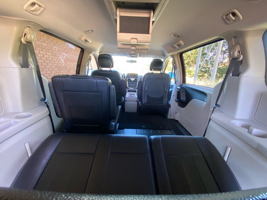 2015 Chrysler Town & Country Image 15