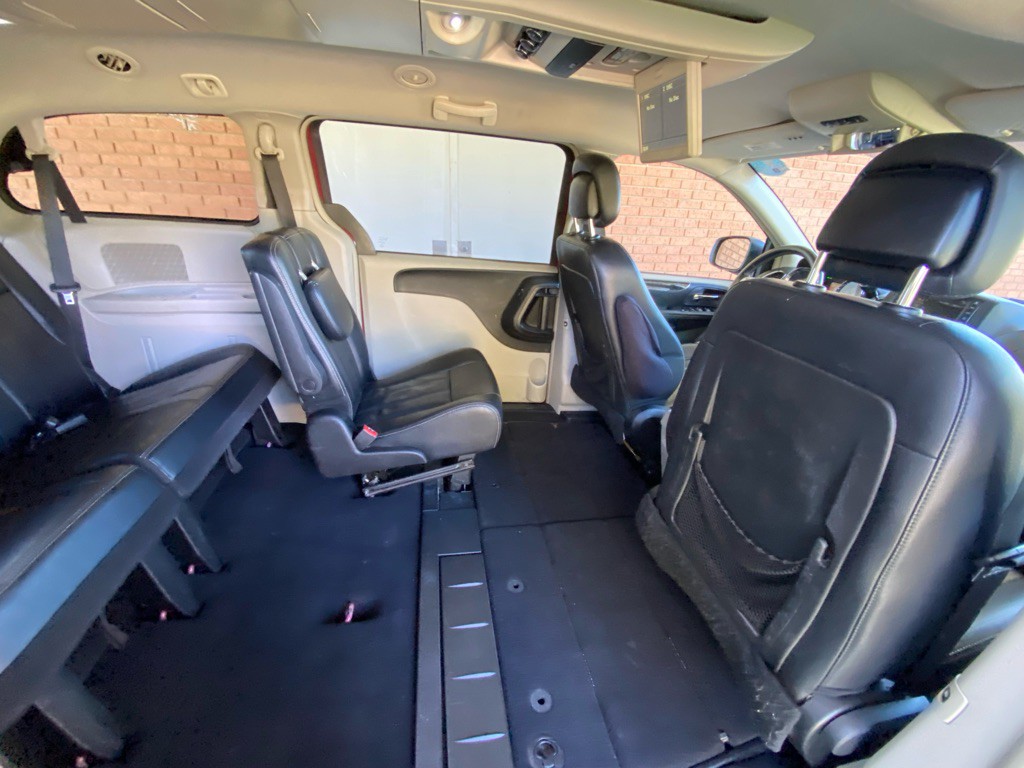 2015 Chrysler Town & Country Image 18