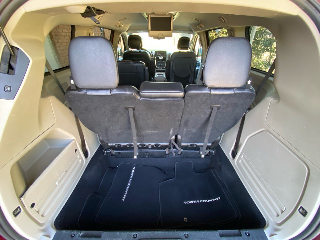 2015 Chrysler Town & Country Image 19
