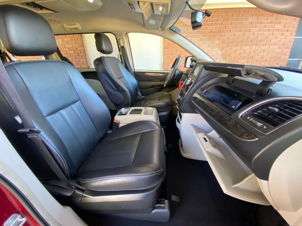 2015 Chrysler Town & Country Image 20