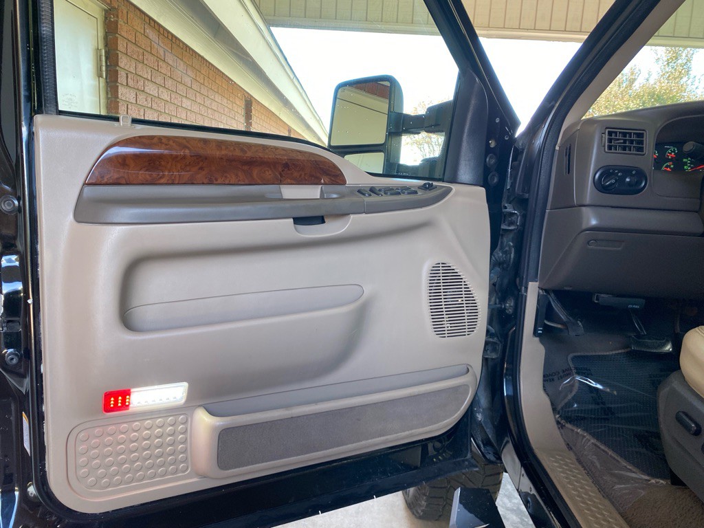 2000 Ford Excursion Image 8