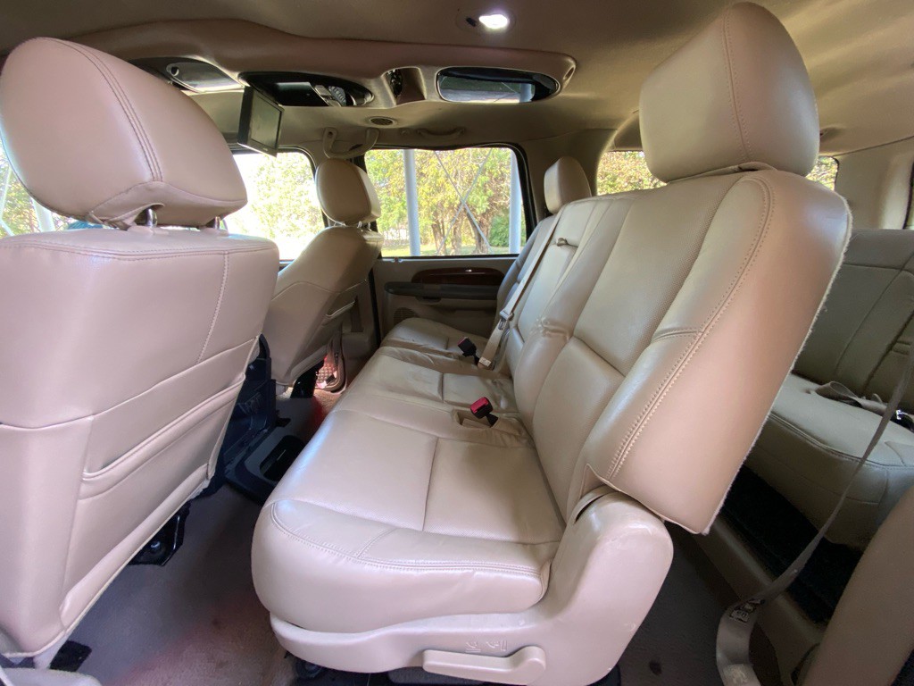 2000 Ford Excursion Image 11