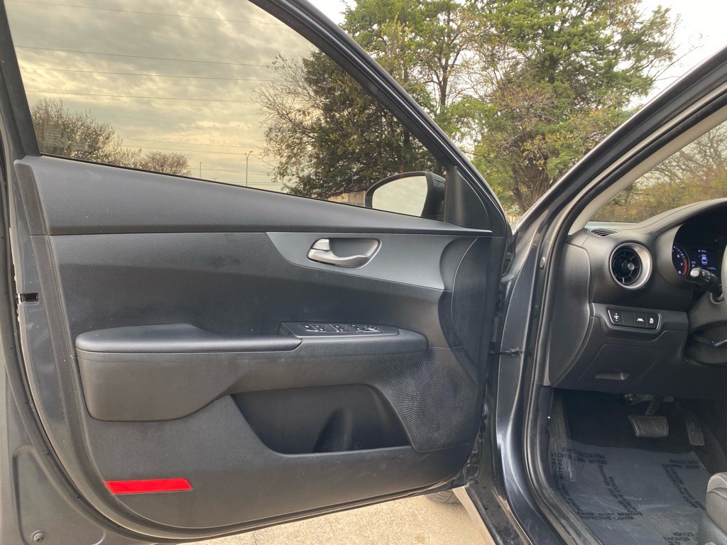 2021 Kia Forte Image 8