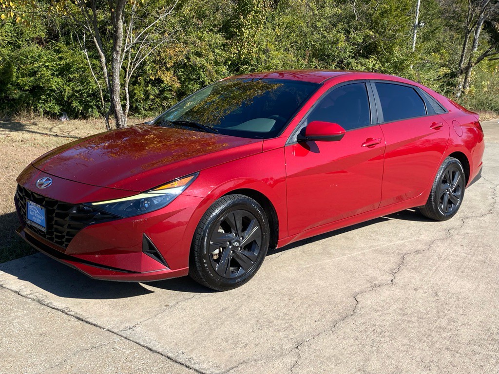 2022 Hyundai Elantra Image 3