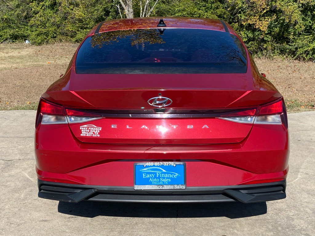 2022 Hyundai Elantra Image 5