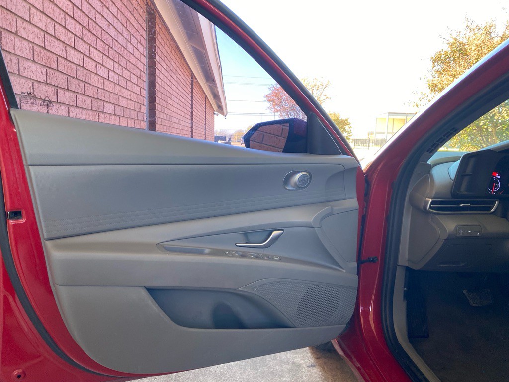 2022 Hyundai Elantra Image 8