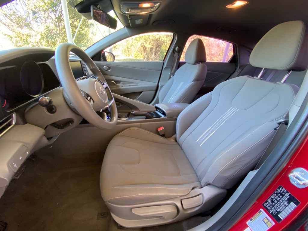 2022 Hyundai Elantra Image 9