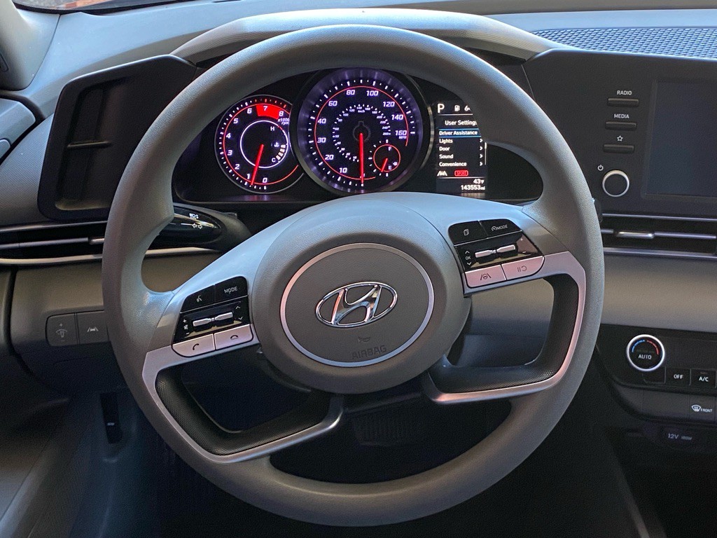 2022 Hyundai Elantra Image 15