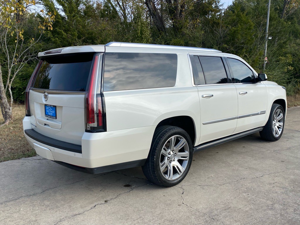2015 Cadillac Escalade Image 5