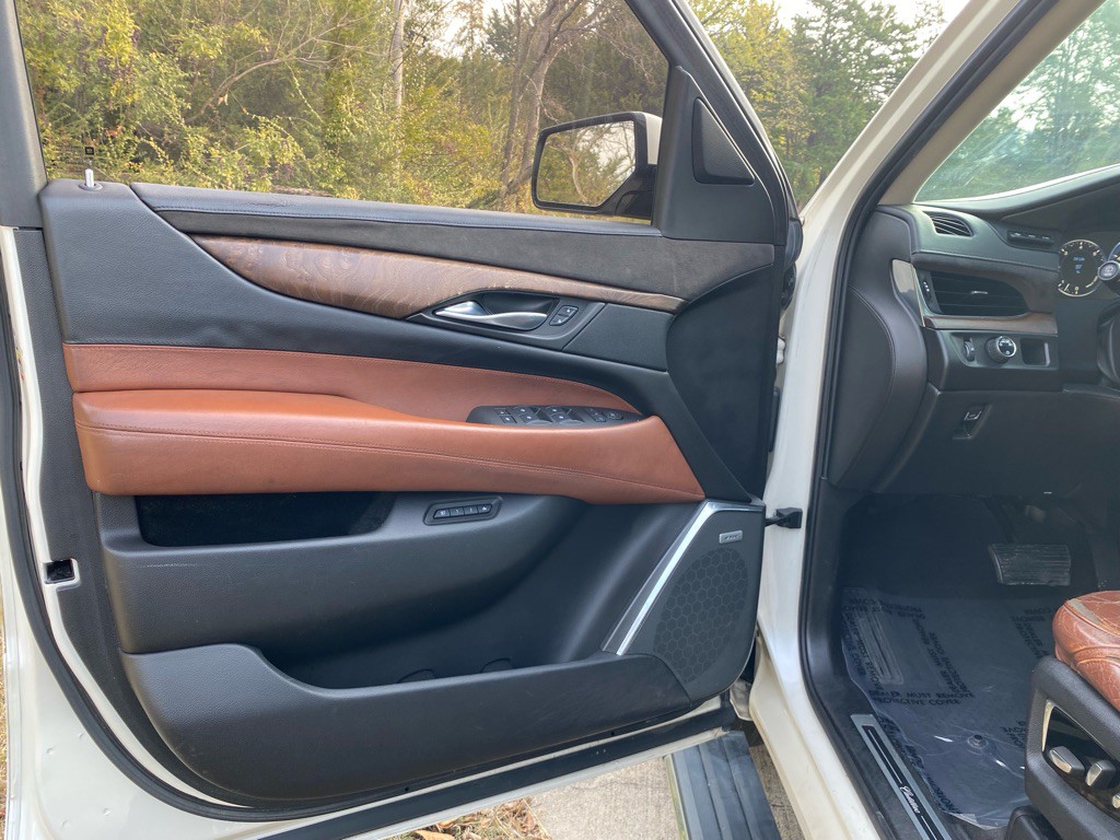 2015 Cadillac Escalade Image 7