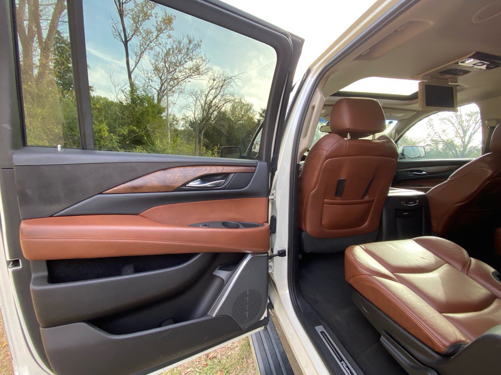 2015 Cadillac Escalade Image 9