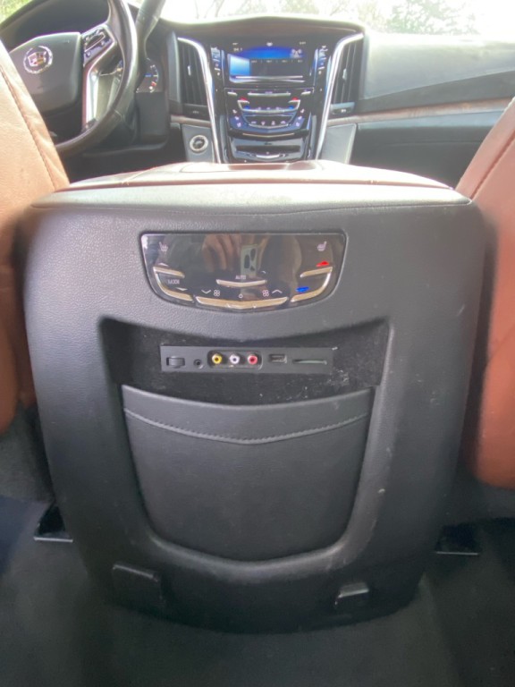 2015 Cadillac Escalade Image 12