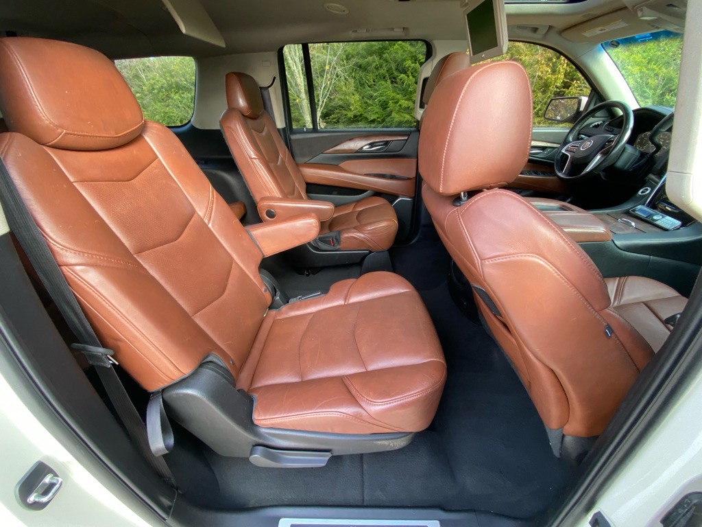 2015 Cadillac Escalade Image 17