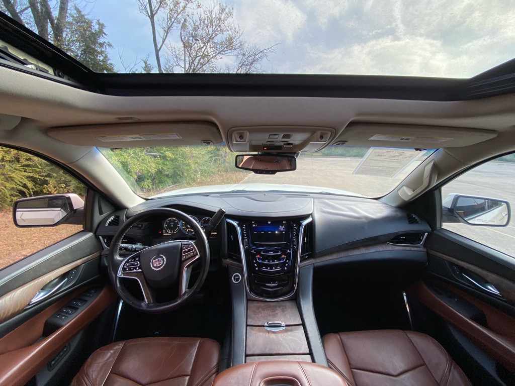 2015 Cadillac Escalade Image 18