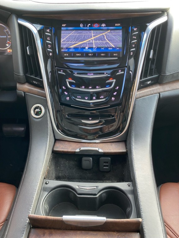 2015 Cadillac Escalade Image 21