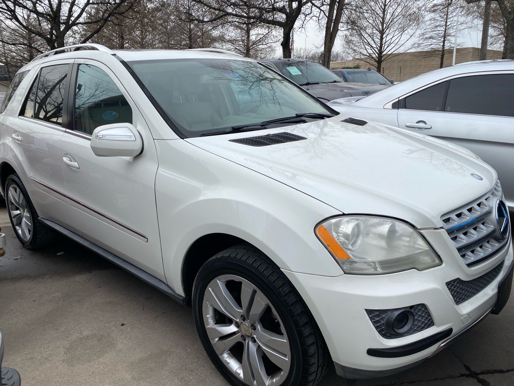 2010 Mercedes-Benz M-Class Image 3