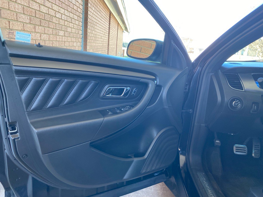 2015 Ford Taurus Image 8