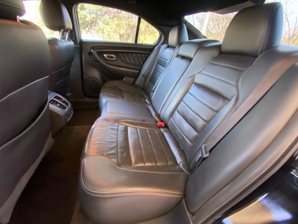 2015 Ford Taurus Image 11