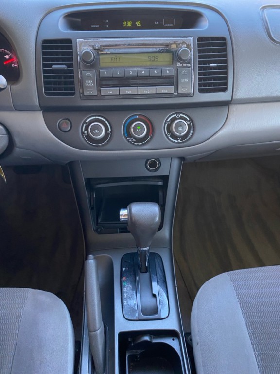 2005 Toyota Camry Image 16