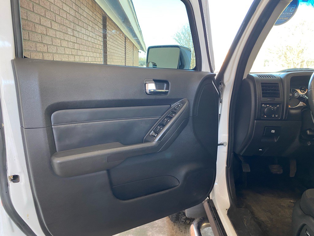 2008 HUMMER H3 Image 8