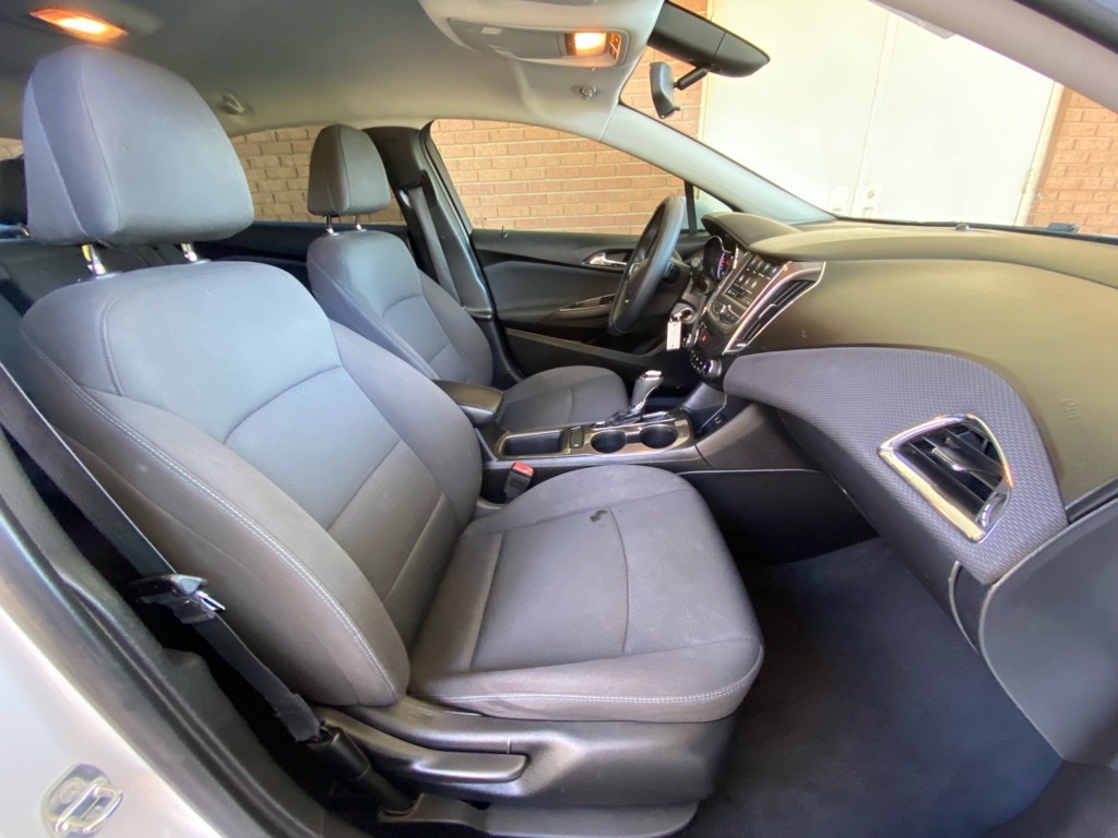 2019 Chevrolet Cruze Image 14