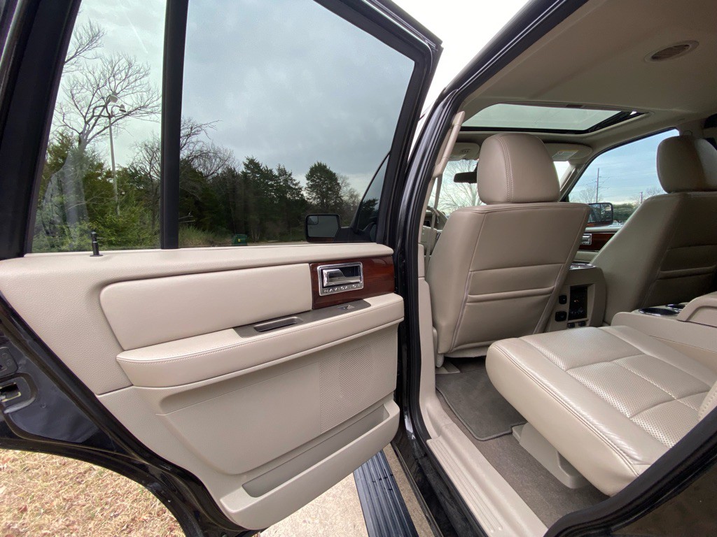2012 Lincoln Navigator Image 10