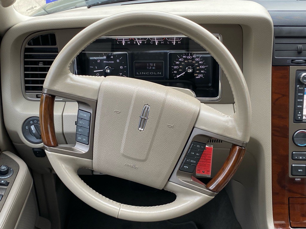 2012 Lincoln Navigator Image 19