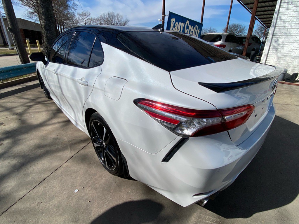 2018 Toyota Camry Image 2