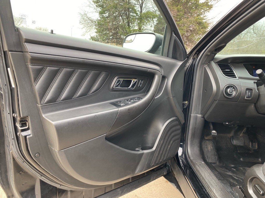 2017 Ford Taurus Image 7
