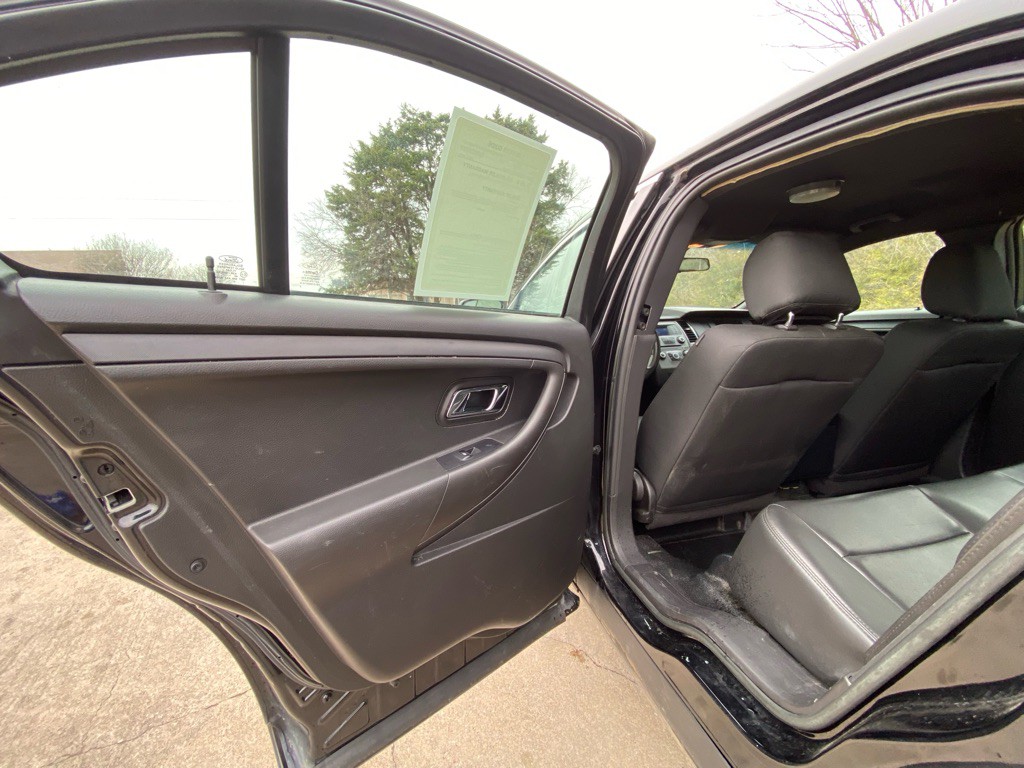 2017 Ford Taurus Image 9