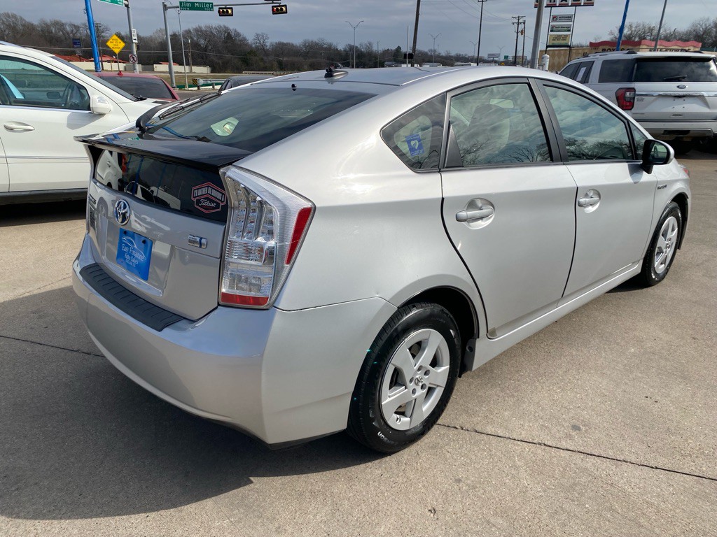 2011 Toyota Prius Image 2