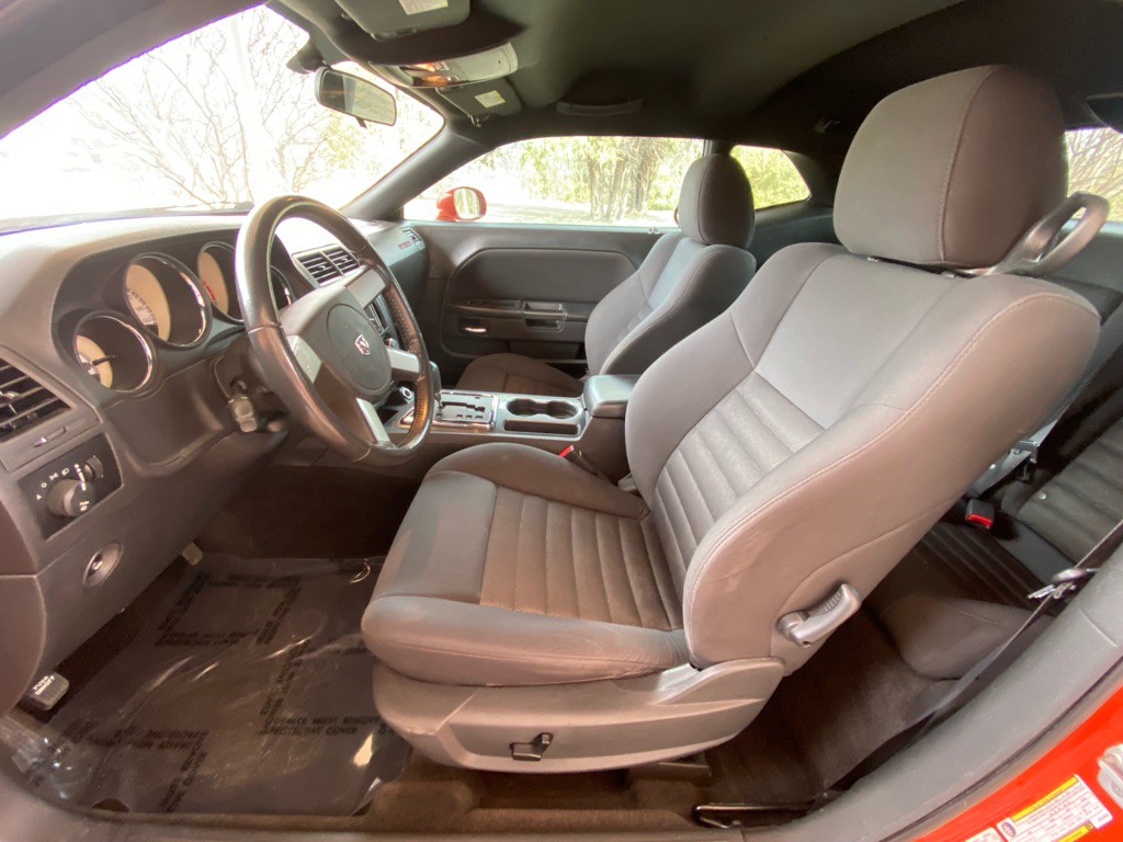 2010 Dodge Challenger Image 9