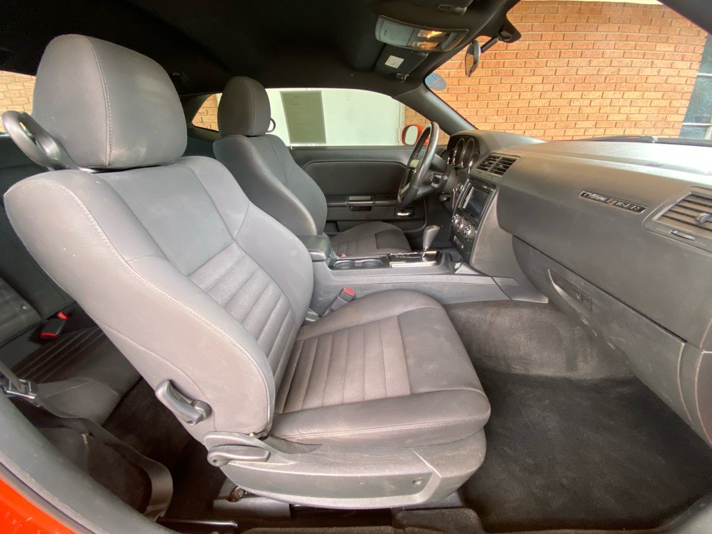 2010 Dodge Challenger Image 12