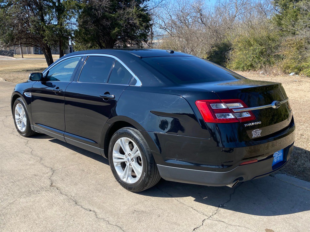2016 Ford Taurus Image 4