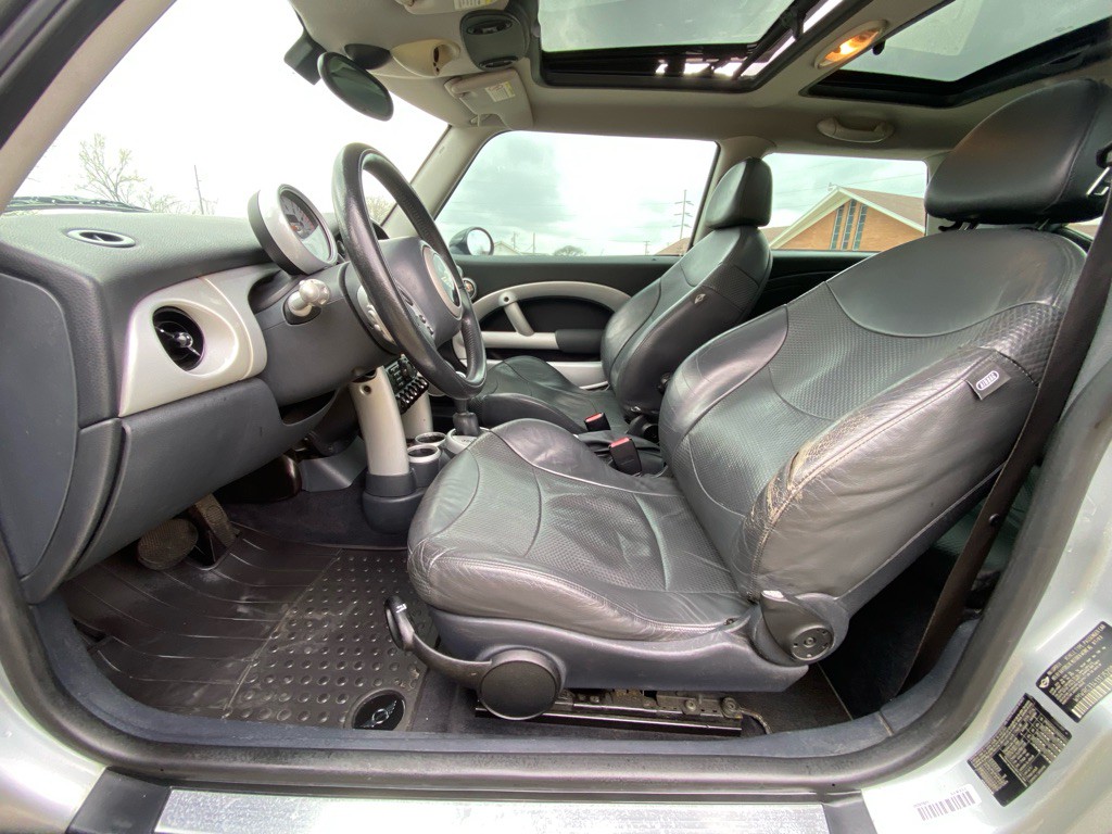 2003 MINI Cooper Image 9