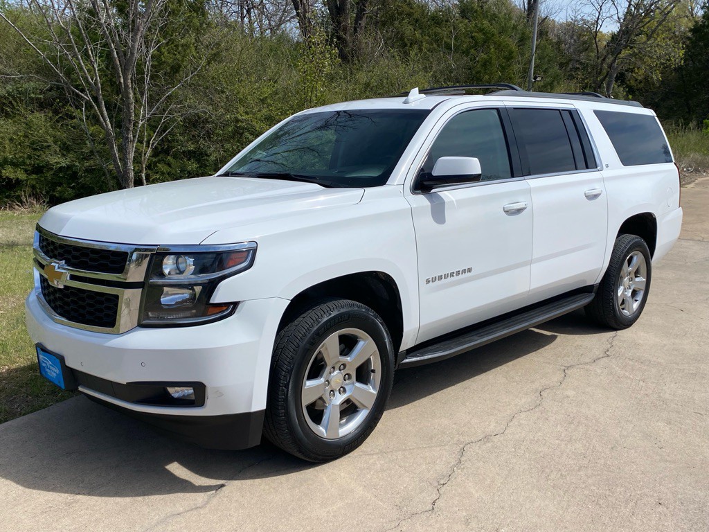 2017 Chevrolet Suburban Image 3