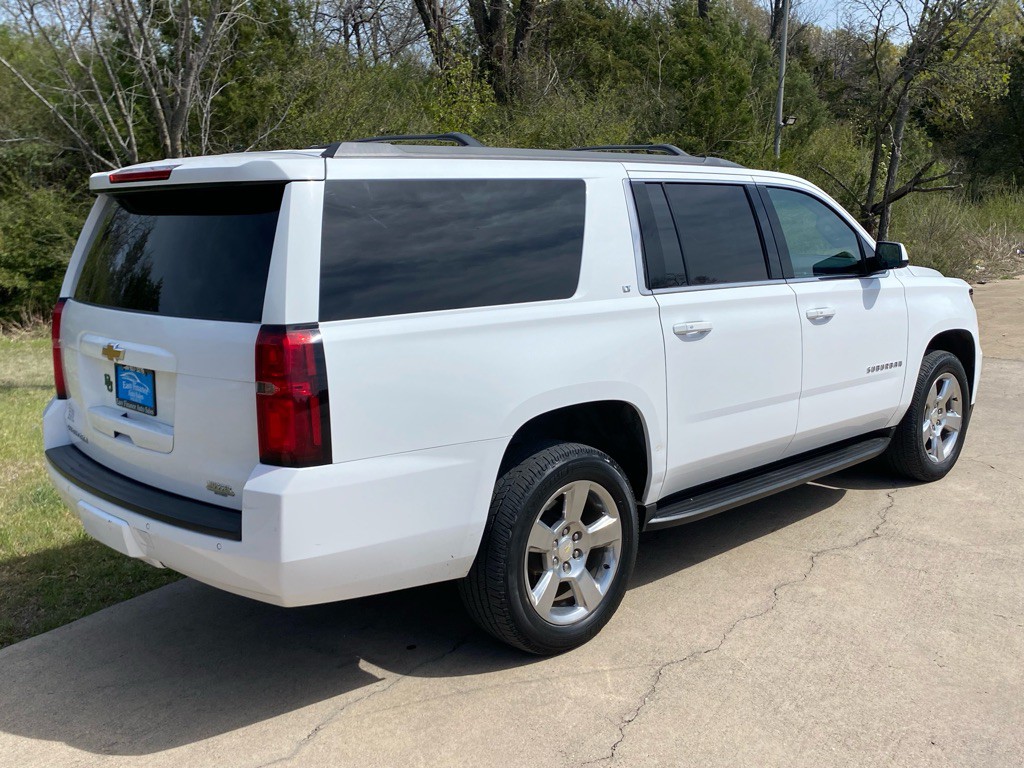 2017 Chevrolet Suburban Image 4