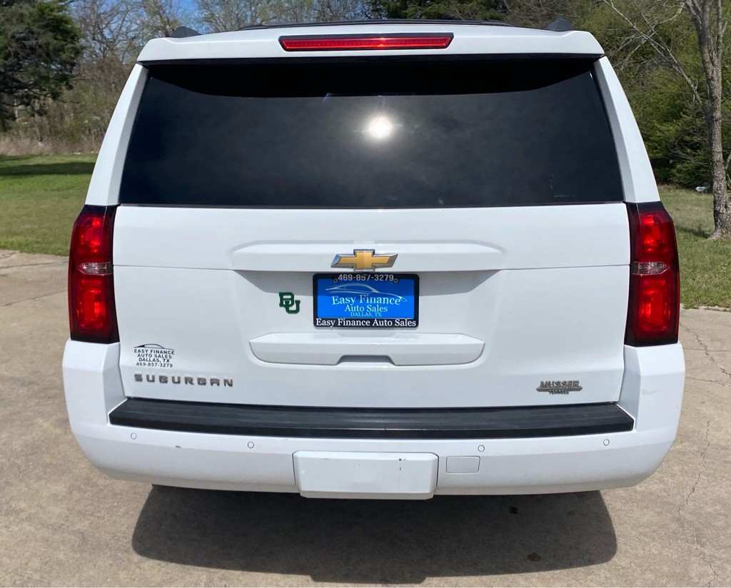 2017 Chevrolet Suburban Image 5