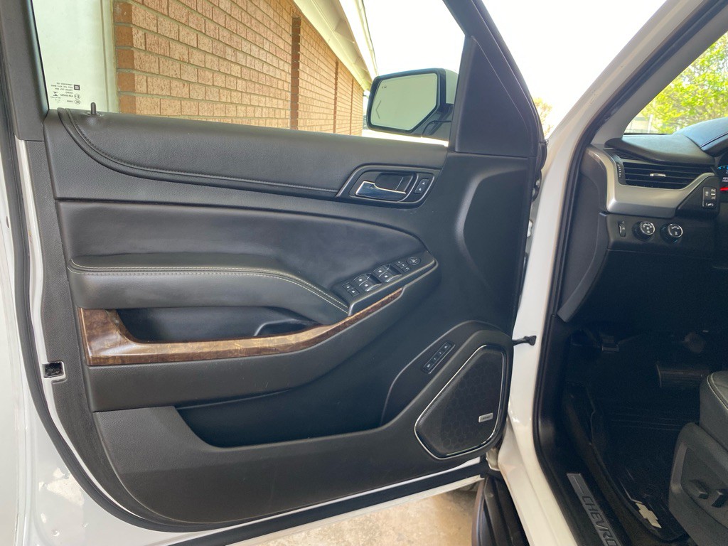 2017 Chevrolet Suburban Image 8