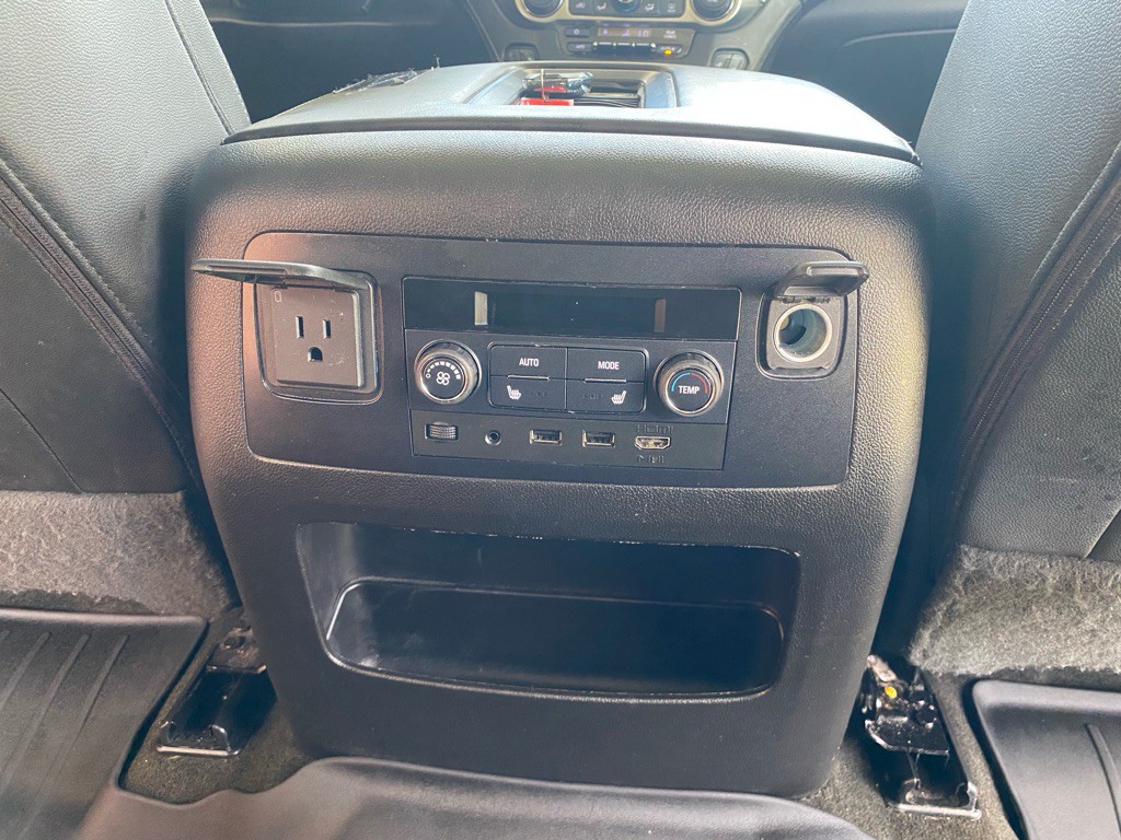 2017 Chevrolet Suburban Image 13