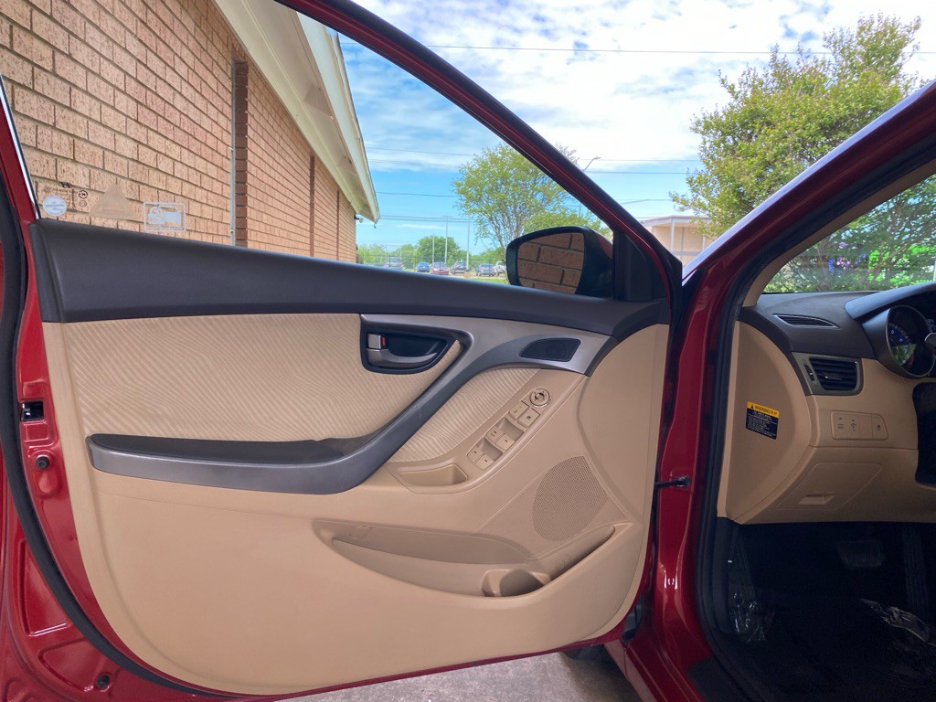 2012 Hyundai Elantra Image 8