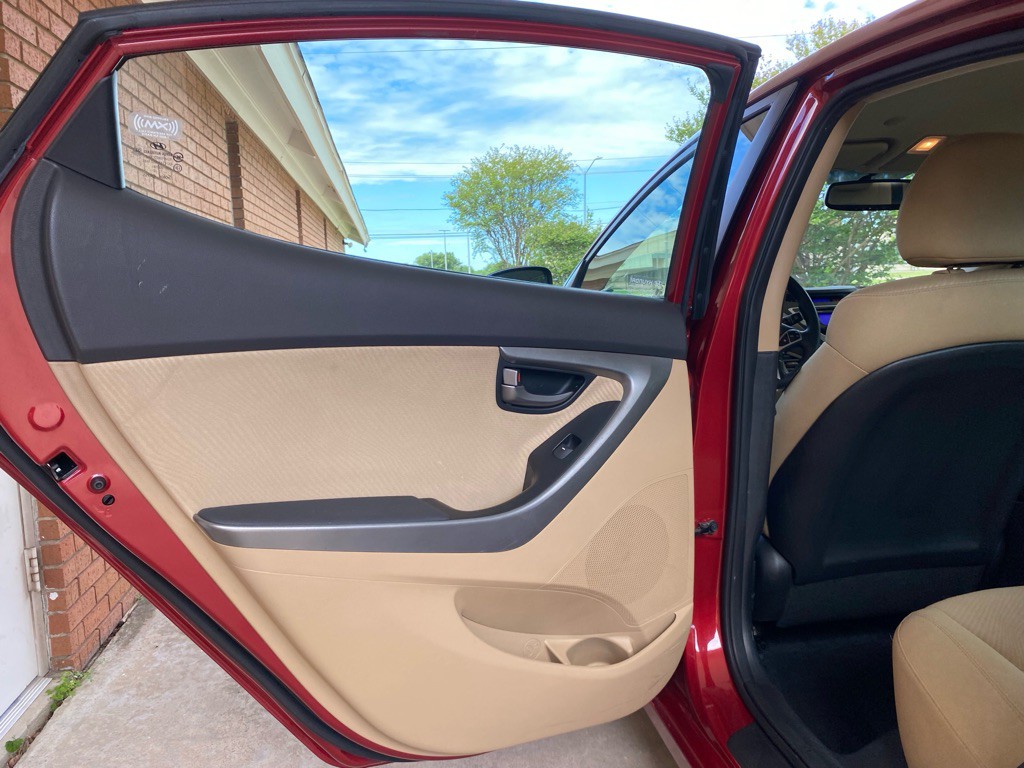 2012 Hyundai Elantra Image 10