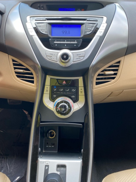 2012 Hyundai Elantra Image 16