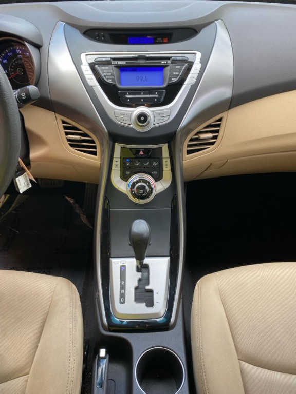 2012 Hyundai Elantra Image 17