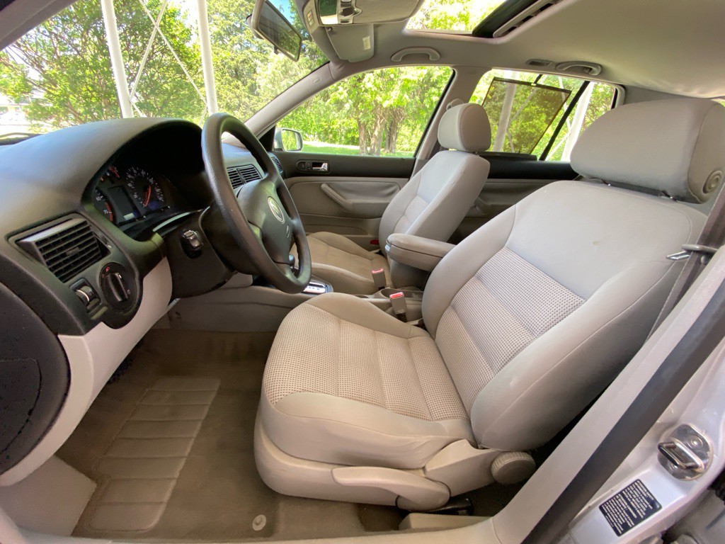 2004 Volkswagen Golf Image 9
